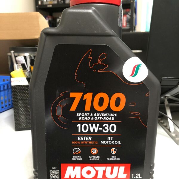Motul 7100 10W30 (France)